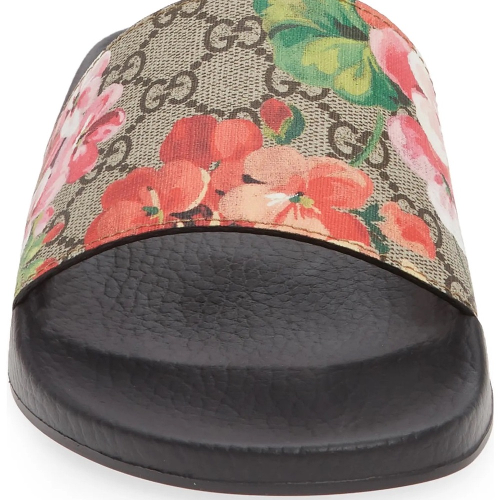 Pursuit Slide Sandal
GUCCI - Picture 10 of 14